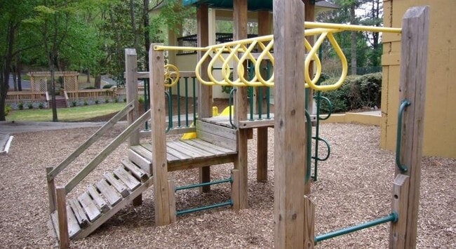 Building Photo - 7100 Roswell Rd