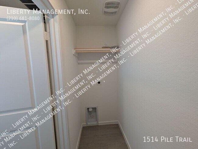 Building Photo - 1514 Pile Trl