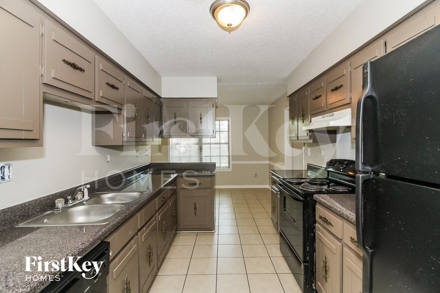 Building Photo - 7132 Shadow Oaks Dr