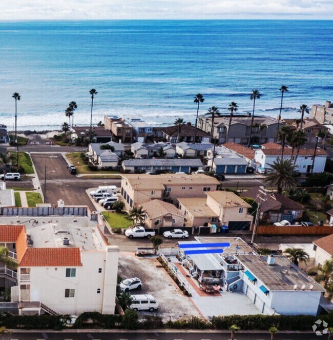 Great Oceanside Location, 300 feet from the Pacific Ocean. - 934 S Myers St