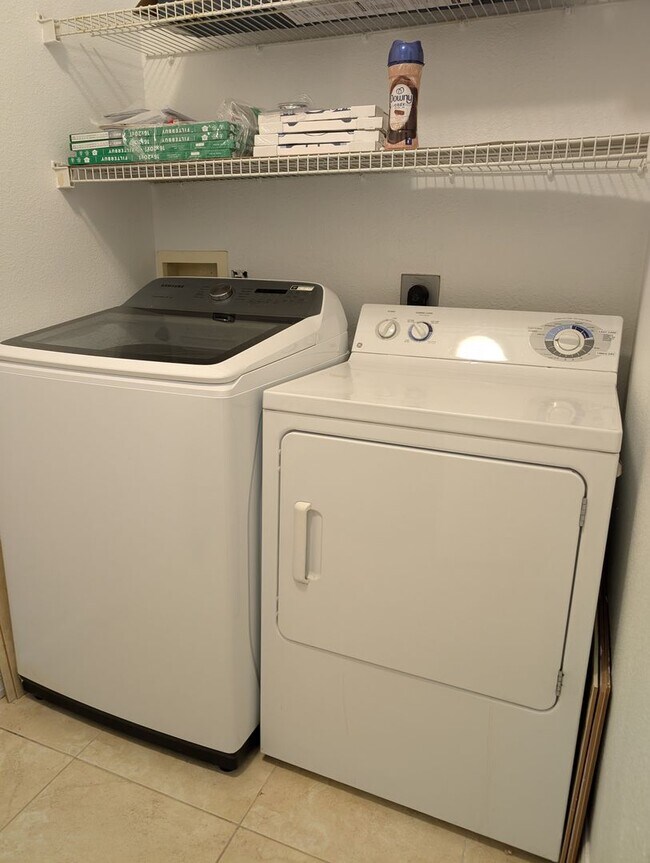 Building Photo - Campus View 202