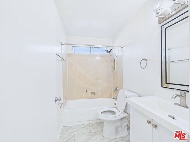 Building Photo - 236 S Ave 55