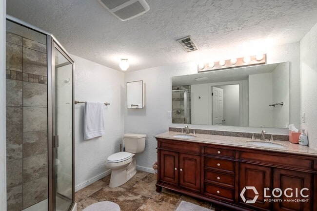Building Photo - Fully Furnished Row End Townhome!