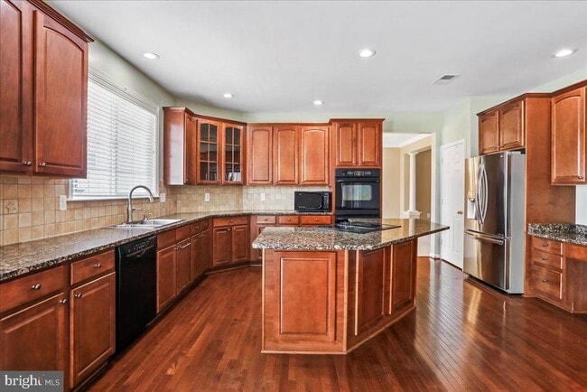 Building Photo - 319 Morlyn Dr