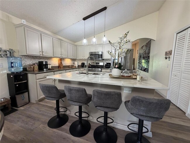 Building Photo - 723 Lady Diana Dr