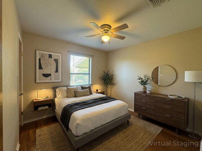 Building Photo - 2212 Phyllis Dr