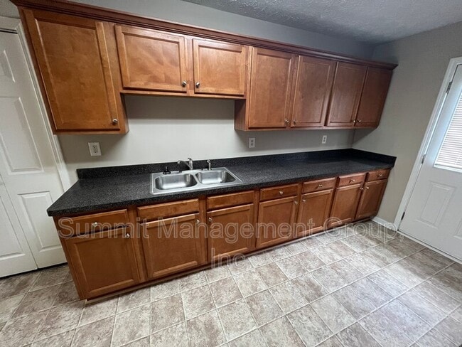 Building Photo - 158 Elder Dr SE