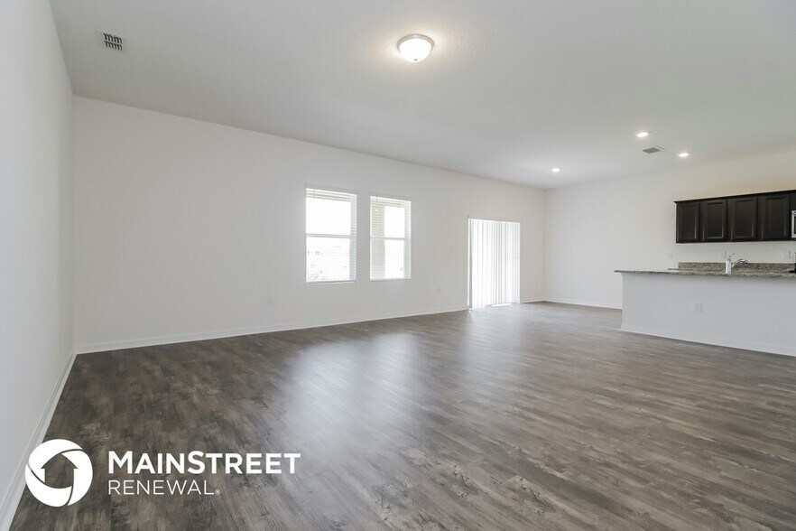 Building Photo - 101 Hidden Lk Lp