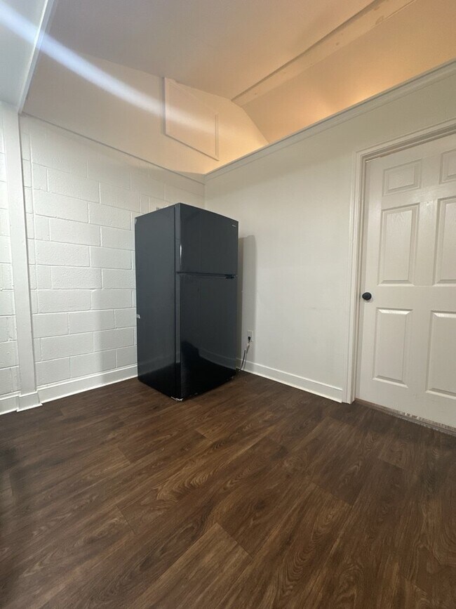 Building Photo - 133 Preston Rd