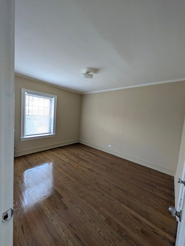 Building Photo - 6709 N Greenview Ave