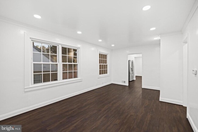 Building Photo - 7213 Tyler Ave