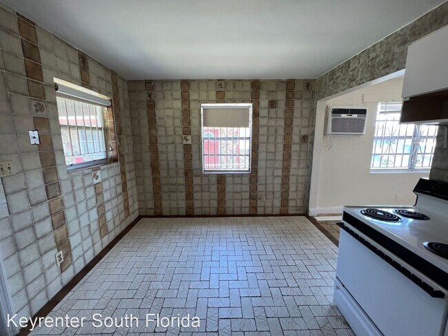 Building Photo - 2 br, 1 bath House - 740 NW 4th Street