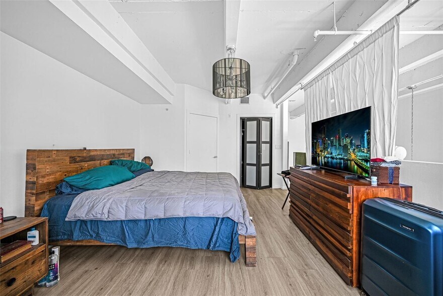 Building Photo - 7728 Collins Ave