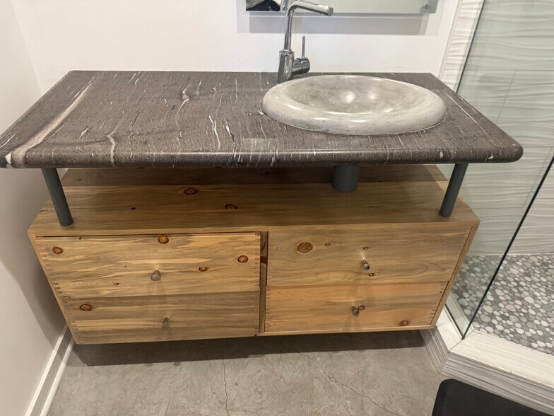 Building Photo - 342 S Mount Vernon Ave