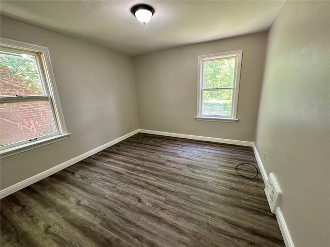 Building Photo - 1422 Tamerton Ave