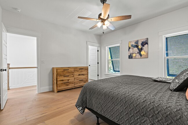 Building Photo - 202 NE 2nd Ave