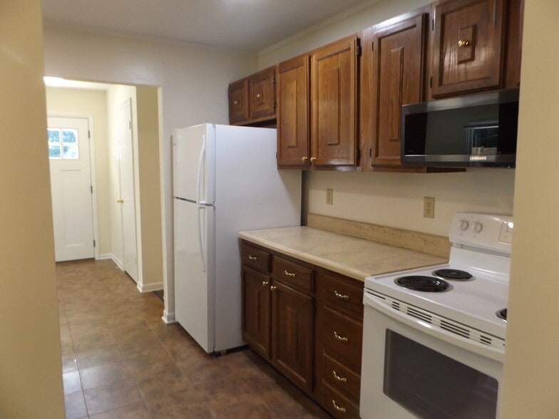 Kitchen - 7413 Spout Hill Rd