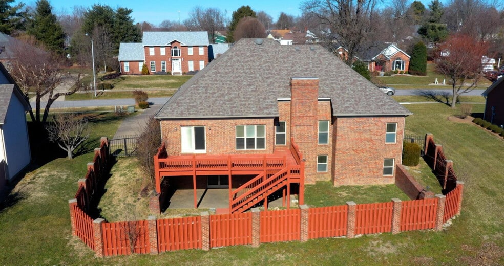 Building Photo - 402 Willow Creek Dr