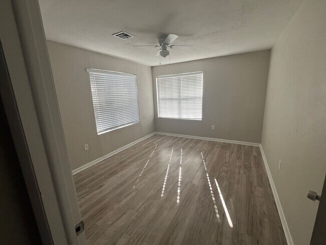 Building Photo - 1924 NW Arlington Ave