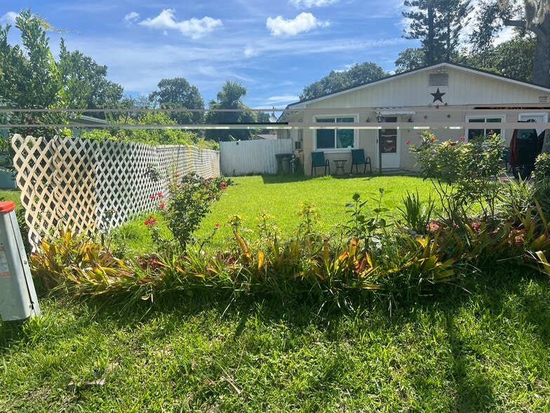 Building Photo - 1005 Vine St