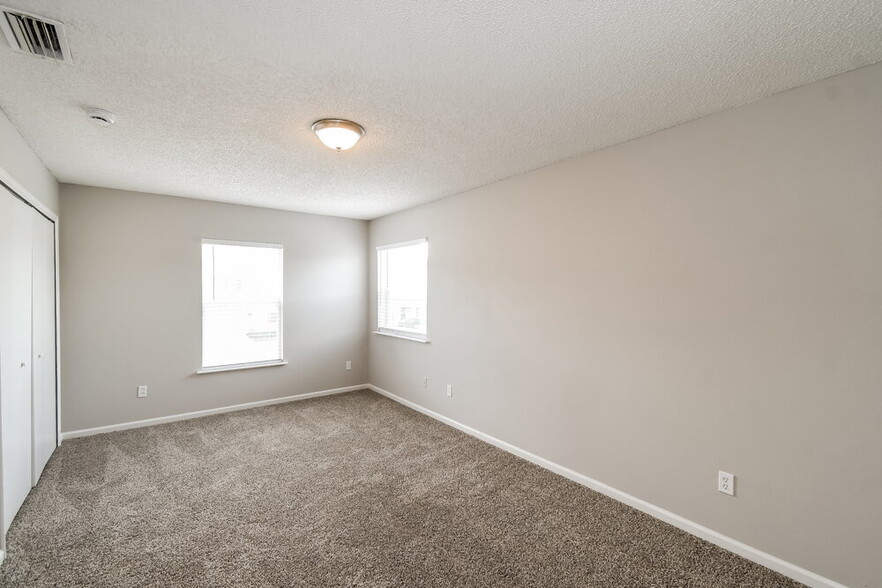 Building Photo - 2168 Fresco Dr