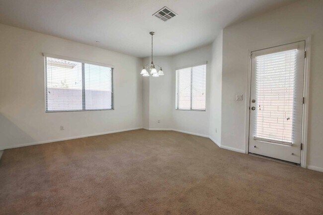 Building Photo - 4 BEDROOM HOUSE IN HENDERSON!!