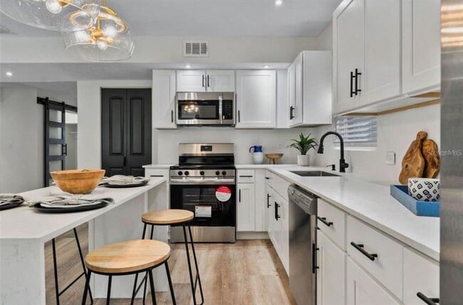 Building Photo - 4412 W Pearl Ave