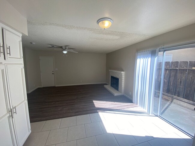 Building Photo - COZY HOME! APPLY NOW!