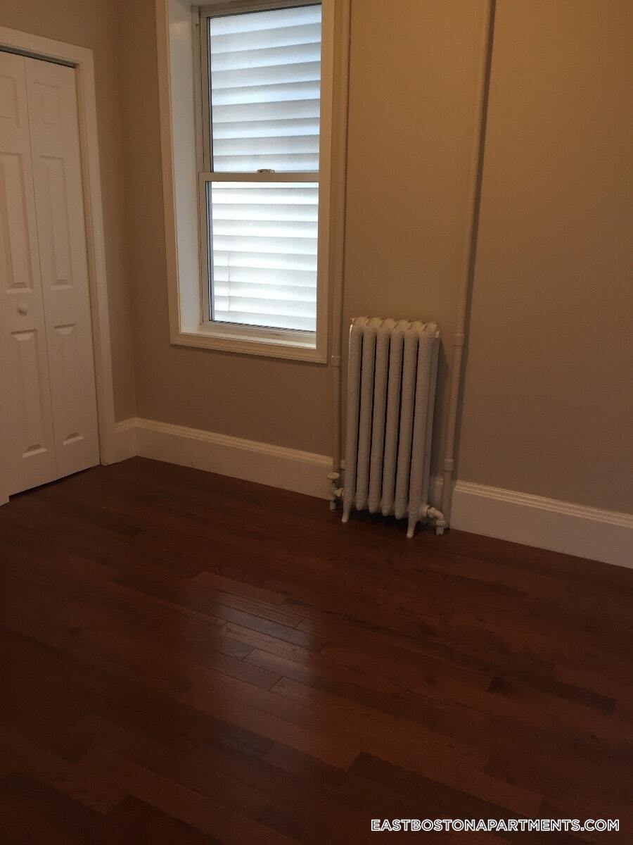 Building Photo - 241 Maverick St