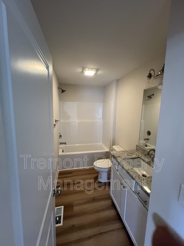 Building Photo - 1310 E 36th St