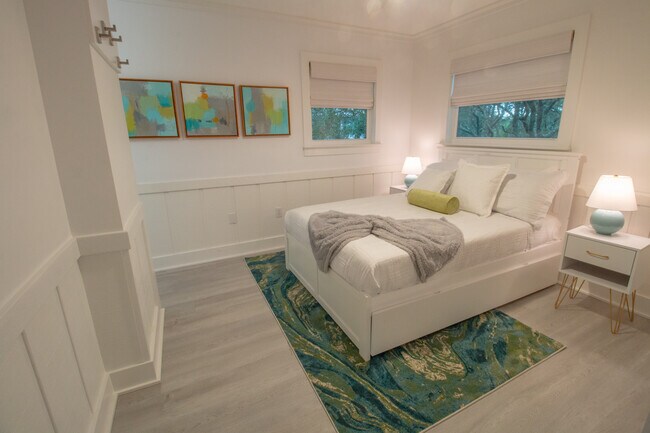 Building Photo - 67 S Lake Dr