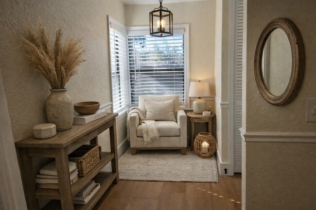 Building Photo - Beautiful 1/1 Wood Floor Condo for rent with Serene trees view from your screened balcony.