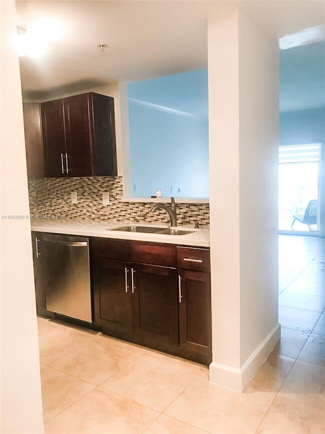 Building Photo - 50 Menores Ave