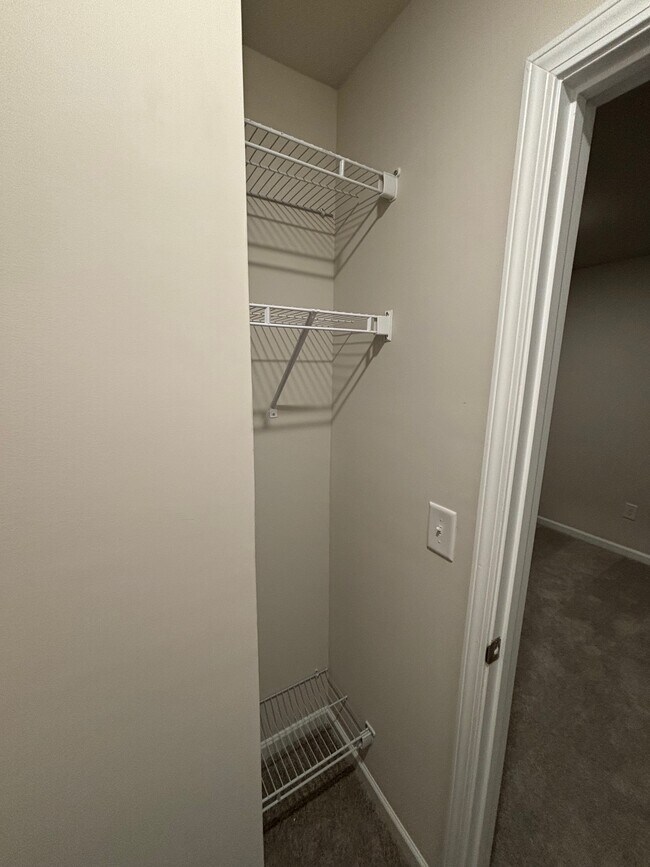 Building Photo - 304 Detroit Ln