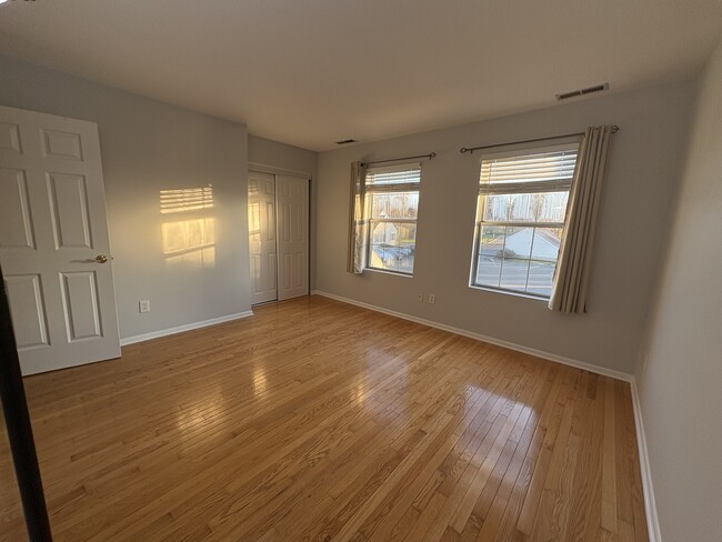 Building Photo - 241 Branford Rd