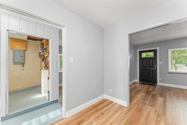 Building Photo - 2503 Highlawn Ave