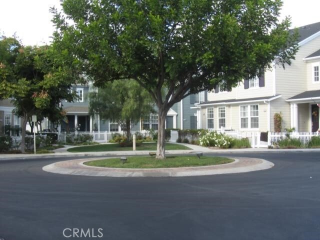 Building Photo - 46 Strawflower St