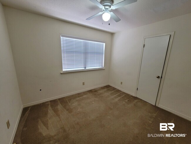 Building Photo - 512 Lake Forest Blvd