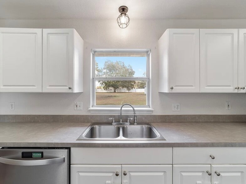 Building Photo - 6930 Bahia Rd