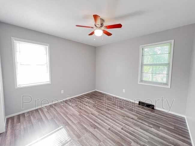 Building Photo - 5101 NE 58th St