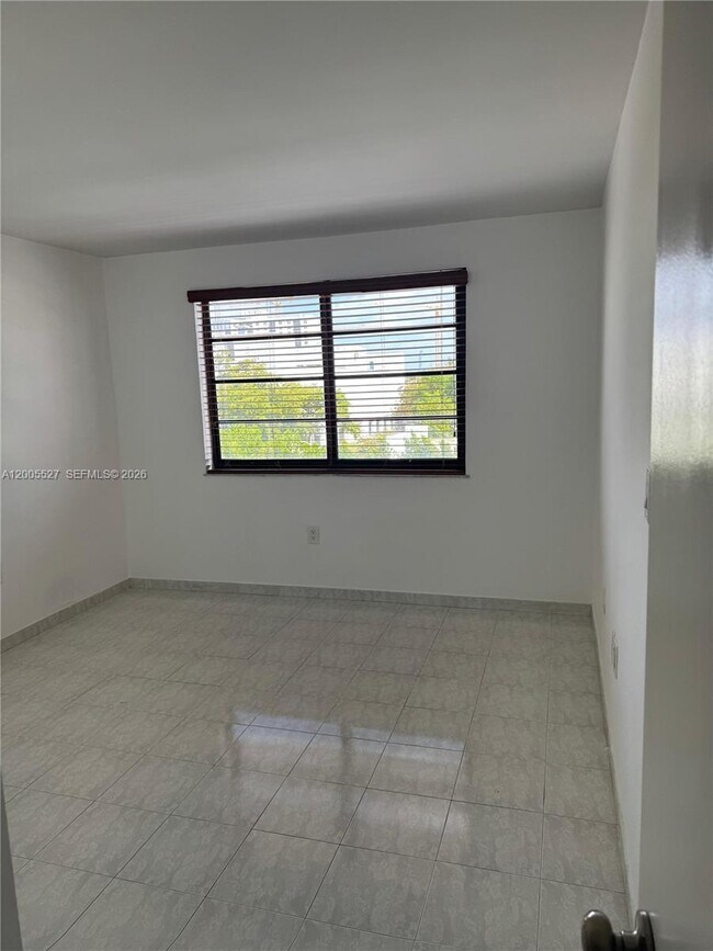 Building Photo - 6725 Harding Ave