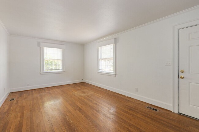 Building Photo - Walk to the Beach - Single Family Home on 35th Sreet