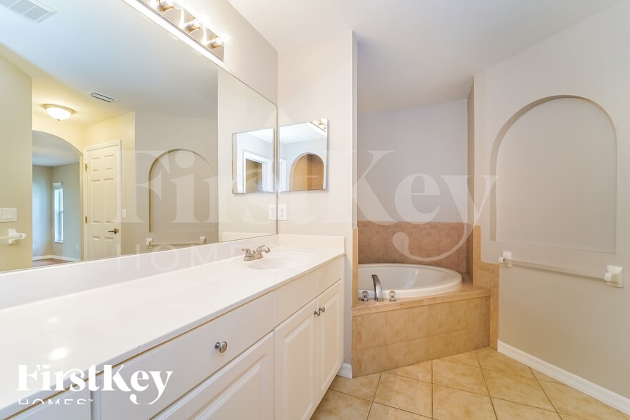 Building Photo - 1570 Waldorf Dr