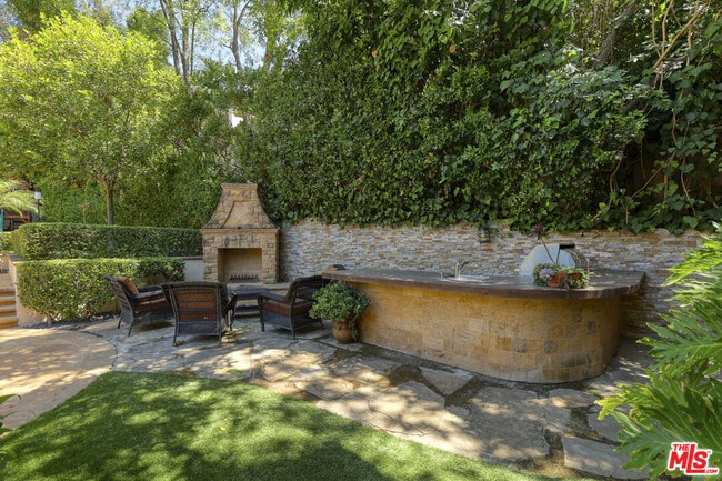 Building Photo - 4718 White Oak Ave