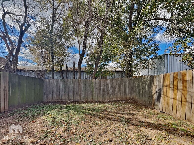 Building Photo - 6128 Sidney St