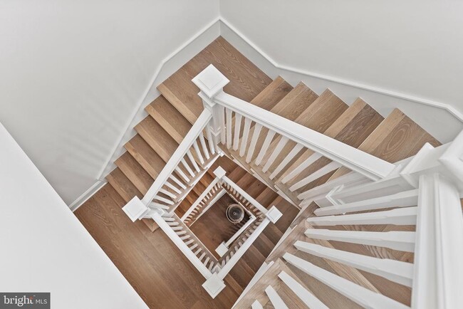 Building Photo - 2460 Ontario Rd NW