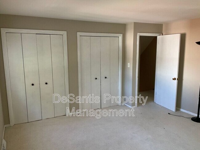 Building Photo - 471 Manordale Rd