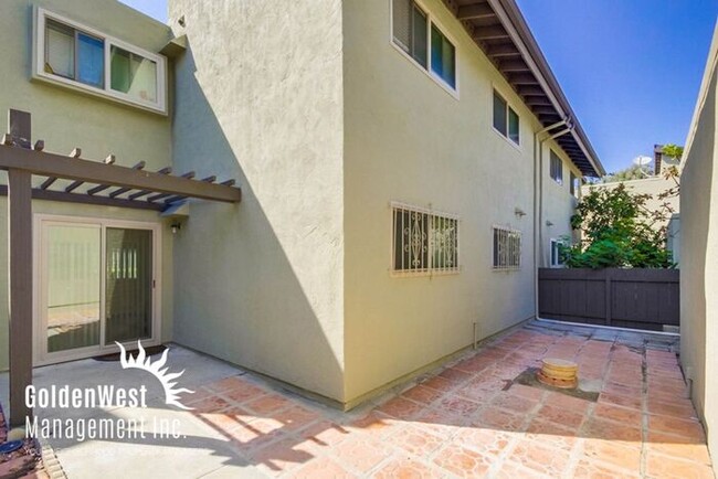 Building Photo - Spacious 3Bdm 2Ba Condo in Mission Valley ...