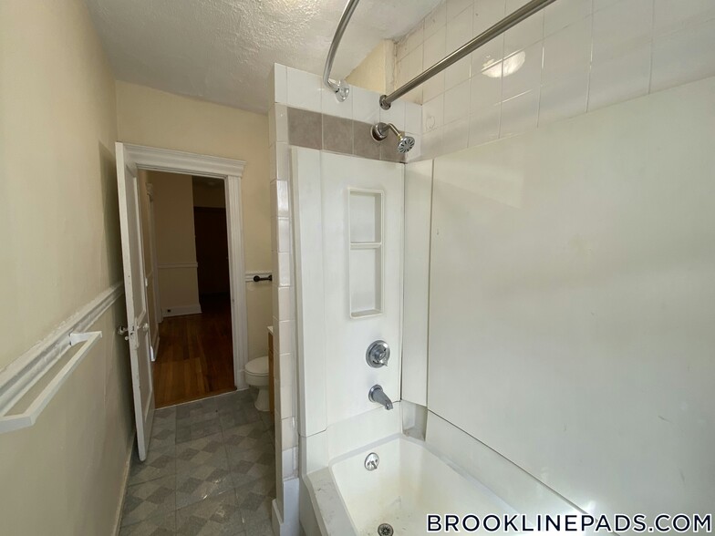 Building Photo - 360 Riverway