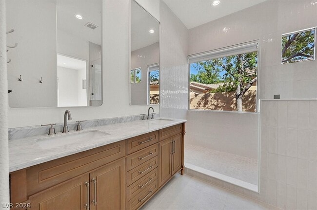 Building Photo - 11 Fountainhead Cir